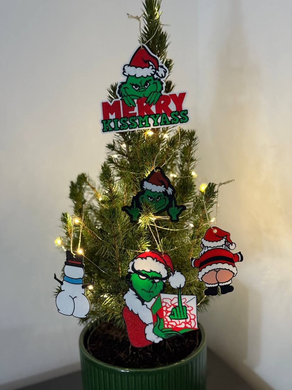 Tróger Grinch Karácsonyfa Dísz – A fa legpofátlanabb lakója!