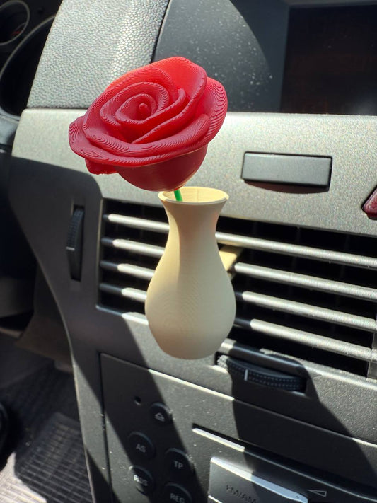Mini Autós Váza Rózsával – 3D Nyomtatott Dekoráció a Szellőzőre